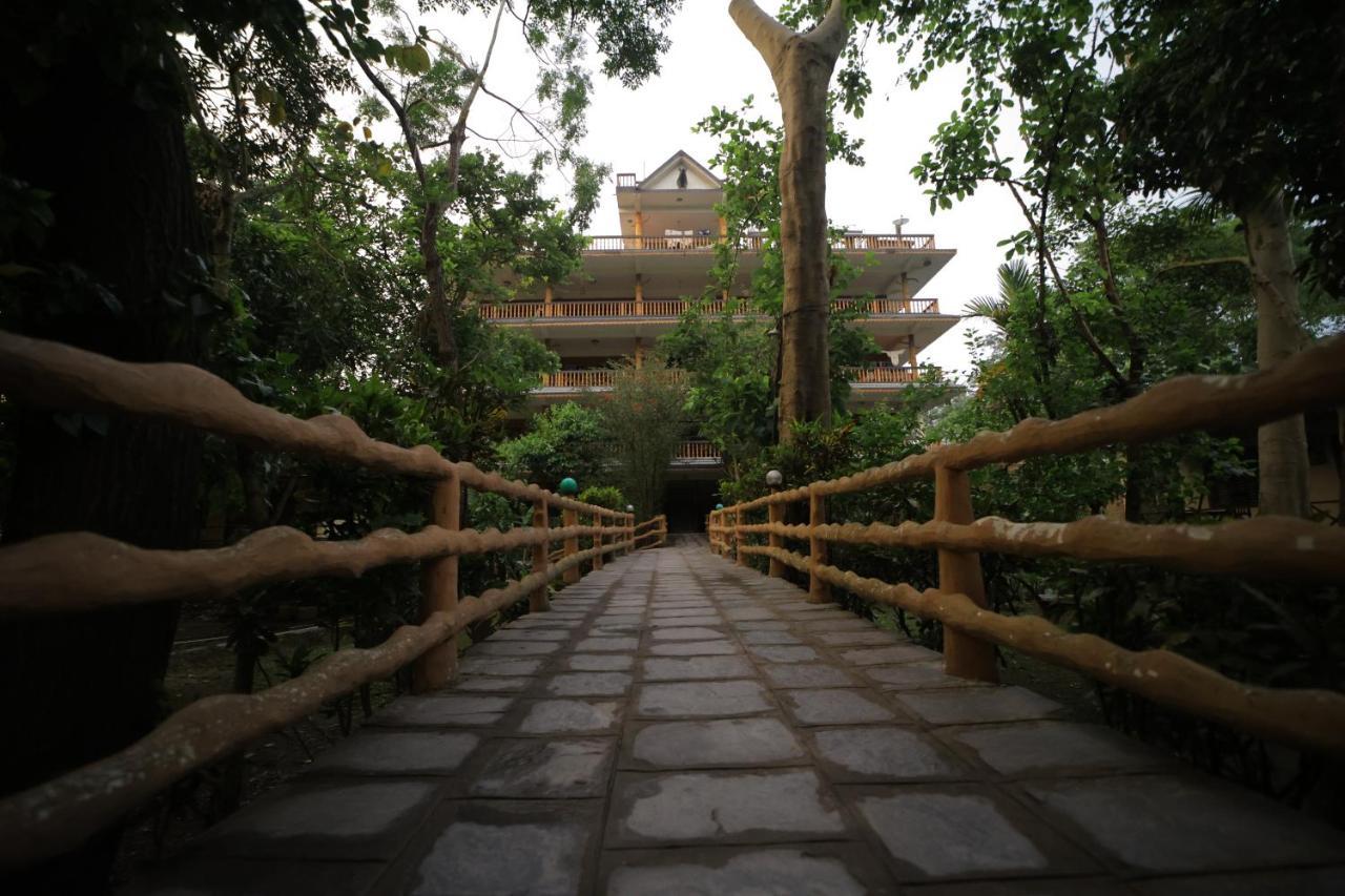 Chitwan Gaida Lodge - Animal Lovers & Birdwatchers Paradise Sauraha Ngoại thất bức ảnh