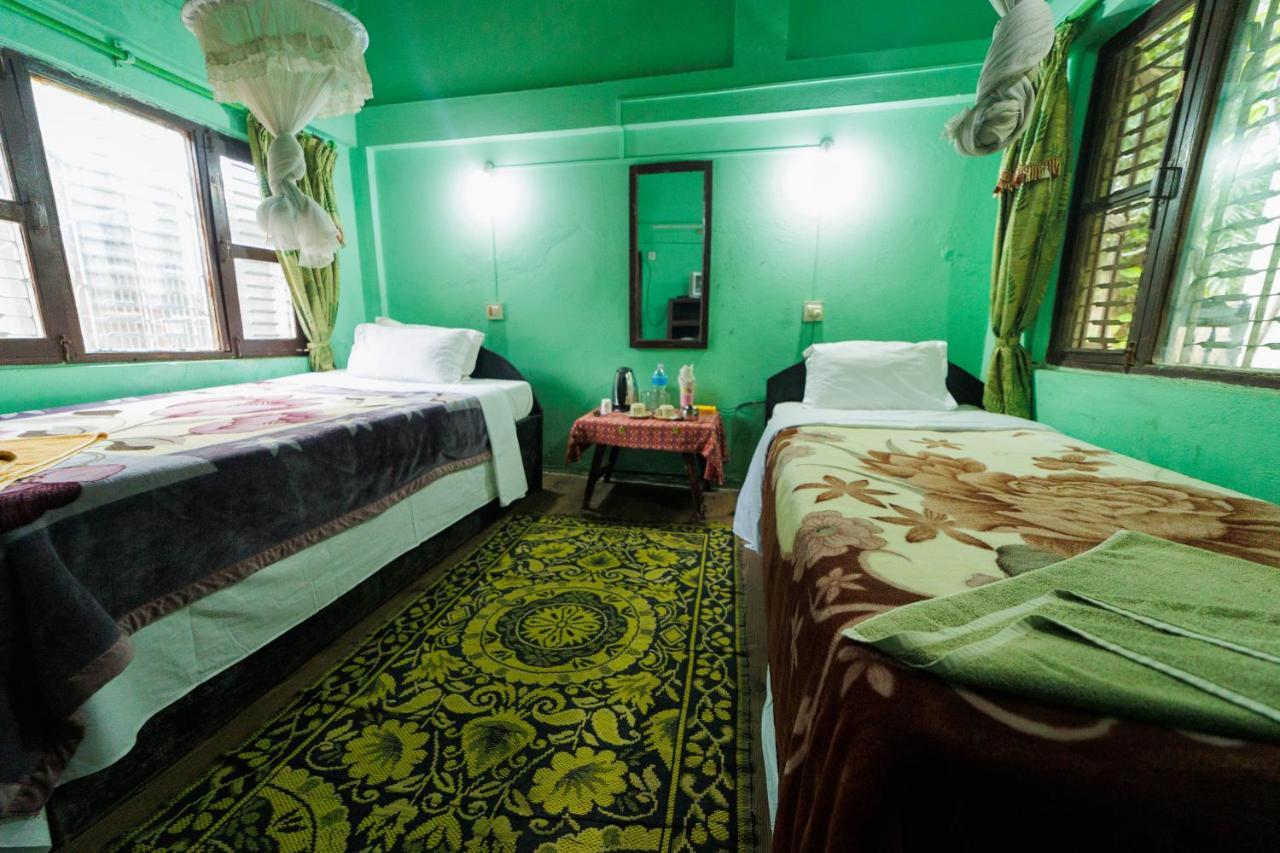 Chitwan Gaida Lodge - Animal Lovers & Birdwatchers Paradise Sauraha Ngoại thất bức ảnh