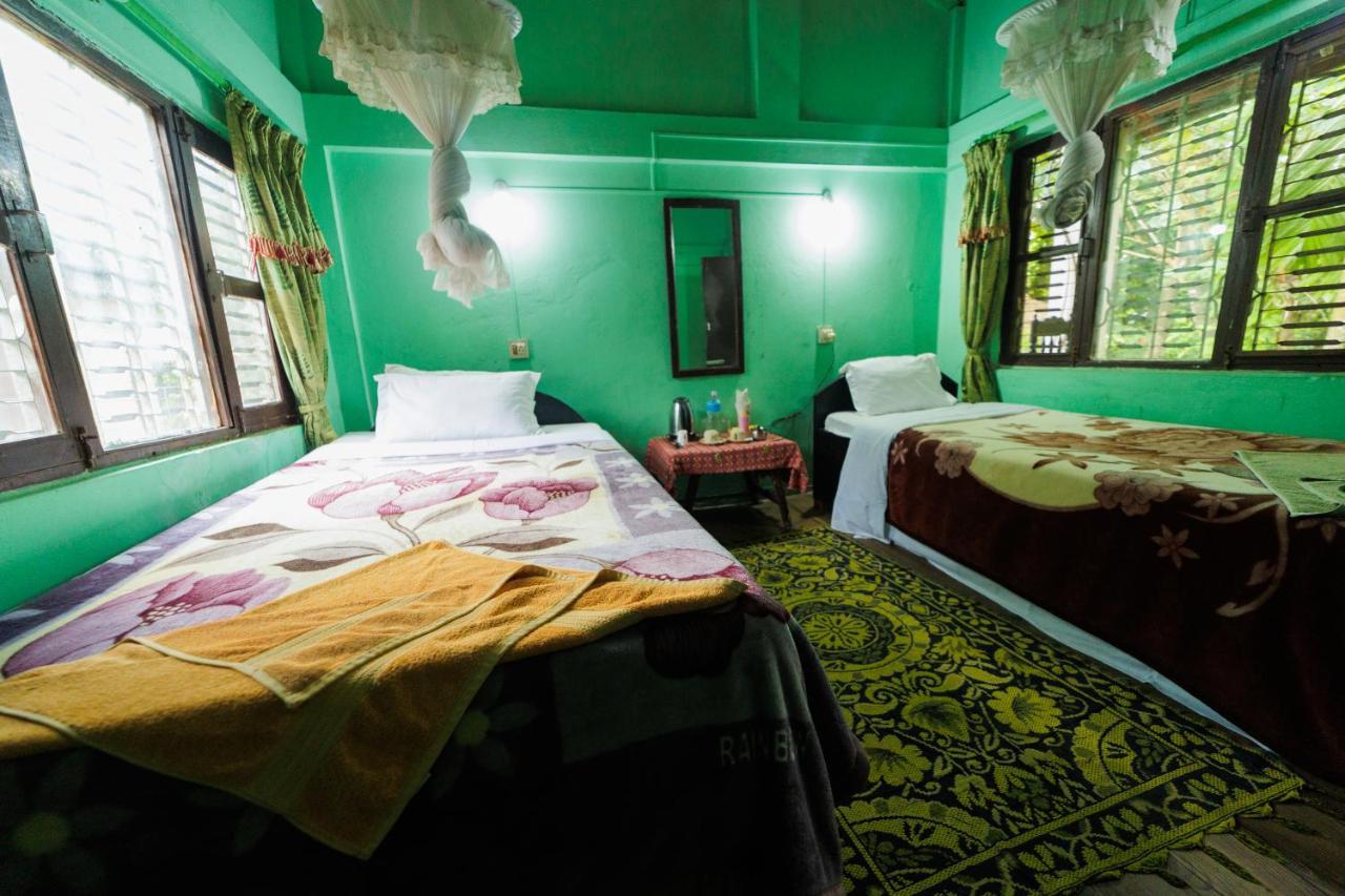Chitwan Gaida Lodge - Animal Lovers & Birdwatchers Paradise Sauraha Ngoại thất bức ảnh
