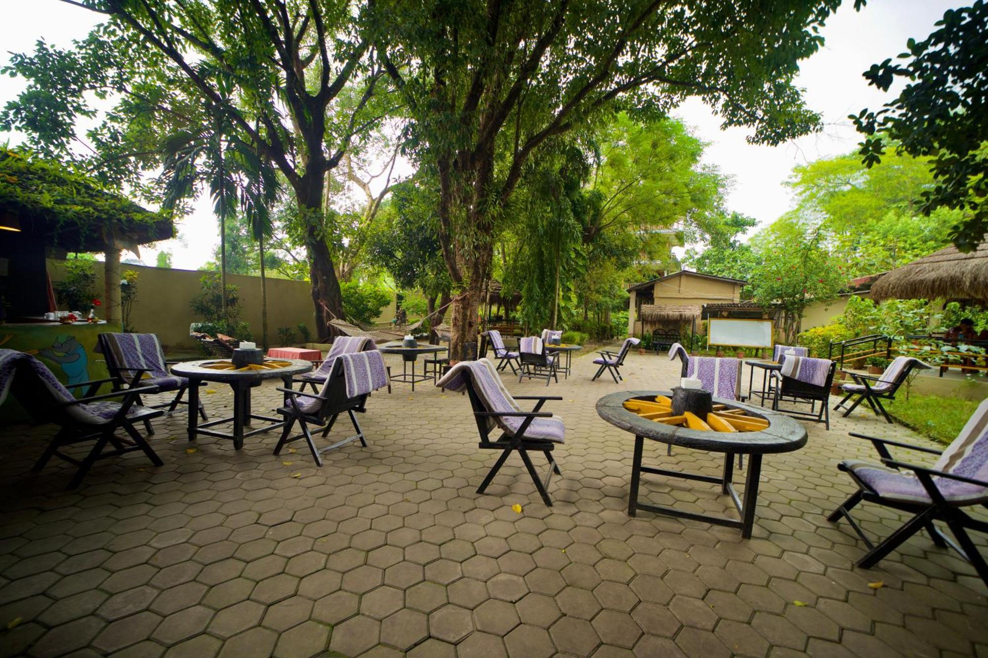 Chitwan Gaida Lodge - Animal Lovers & Birdwatchers Paradise Sauraha Ngoại thất bức ảnh