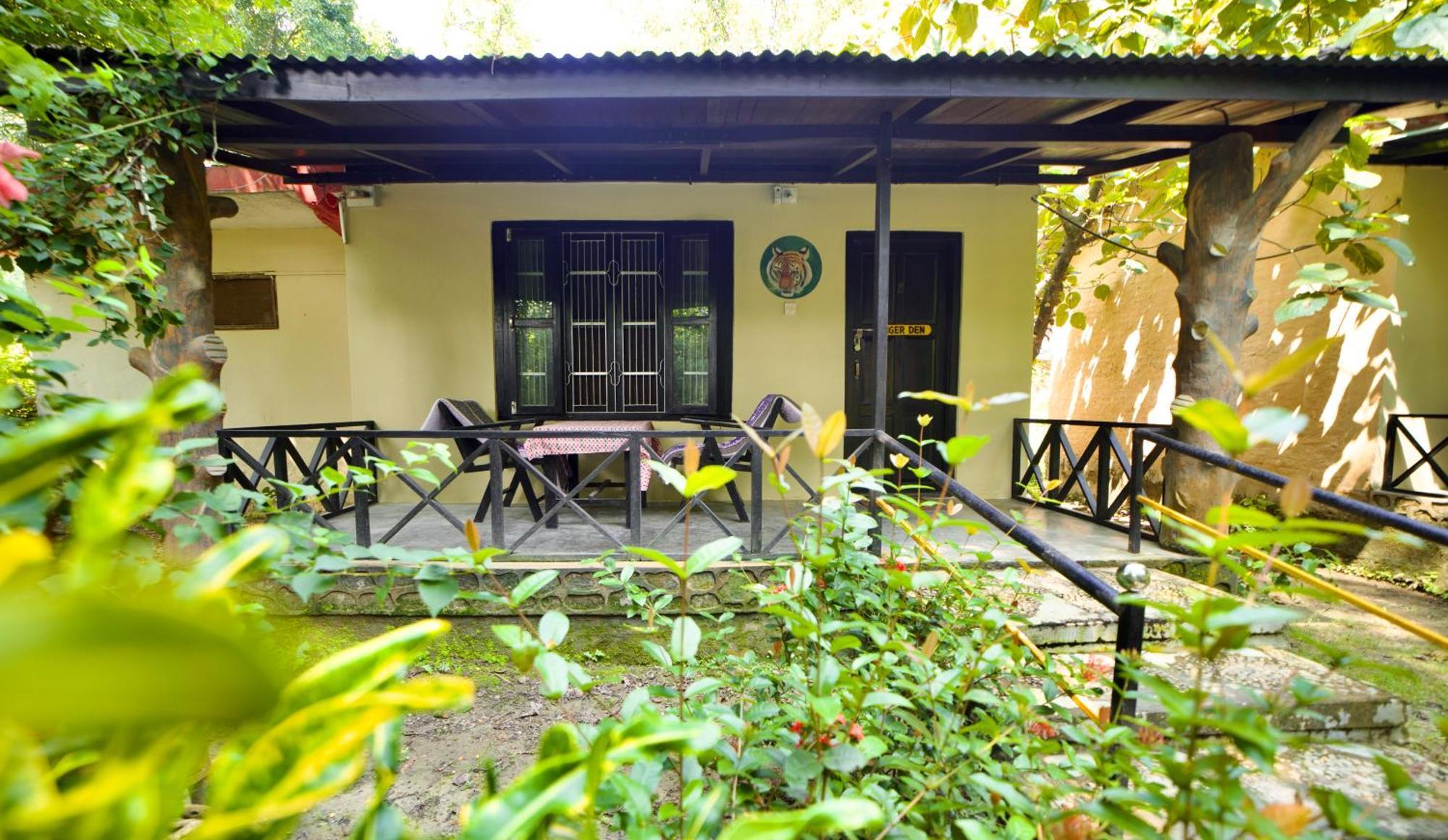Chitwan Gaida Lodge - Animal Lovers & Birdwatchers Paradise Sauraha Ngoại thất bức ảnh