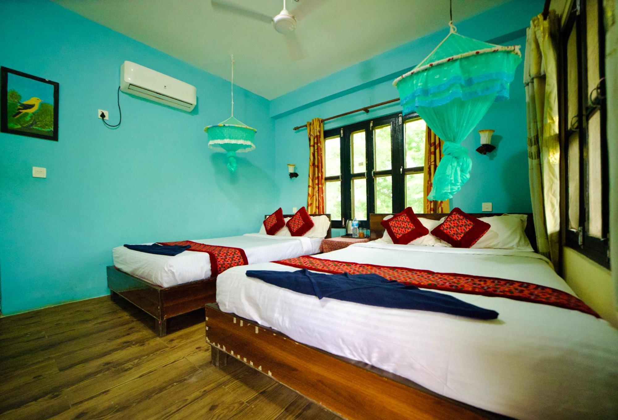 Chitwan Gaida Lodge - Animal Lovers & Birdwatchers Paradise Sauraha Ngoại thất bức ảnh