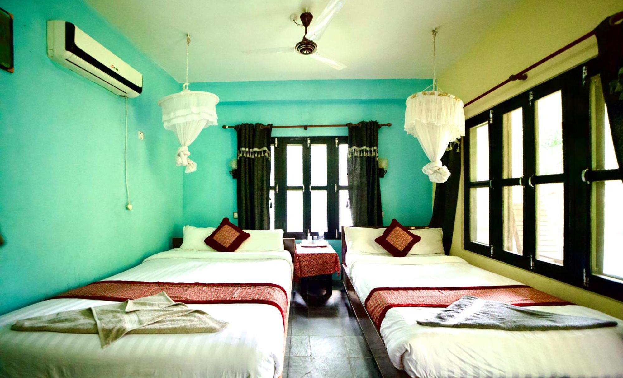 Chitwan Gaida Lodge - Animal Lovers & Birdwatchers Paradise Sauraha Ngoại thất bức ảnh