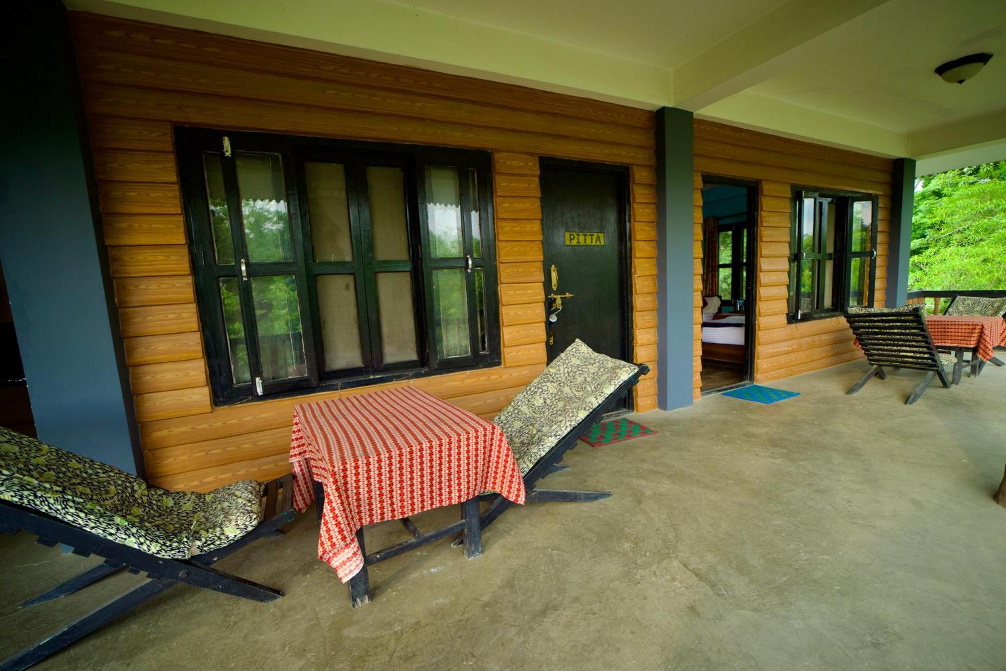 Chitwan Gaida Lodge - Animal Lovers & Birdwatchers Paradise Sauraha Ngoại thất bức ảnh