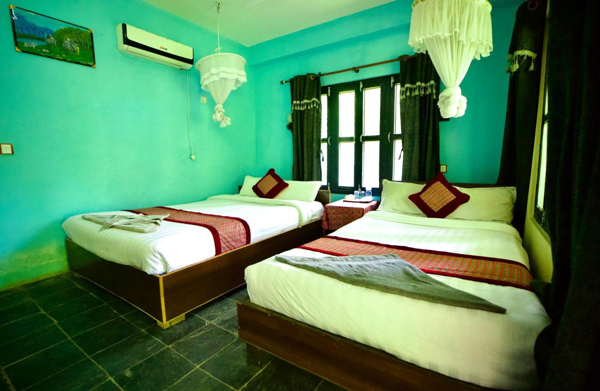 Chitwan Gaida Lodge - Animal Lovers & Birdwatchers Paradise Sauraha Ngoại thất bức ảnh