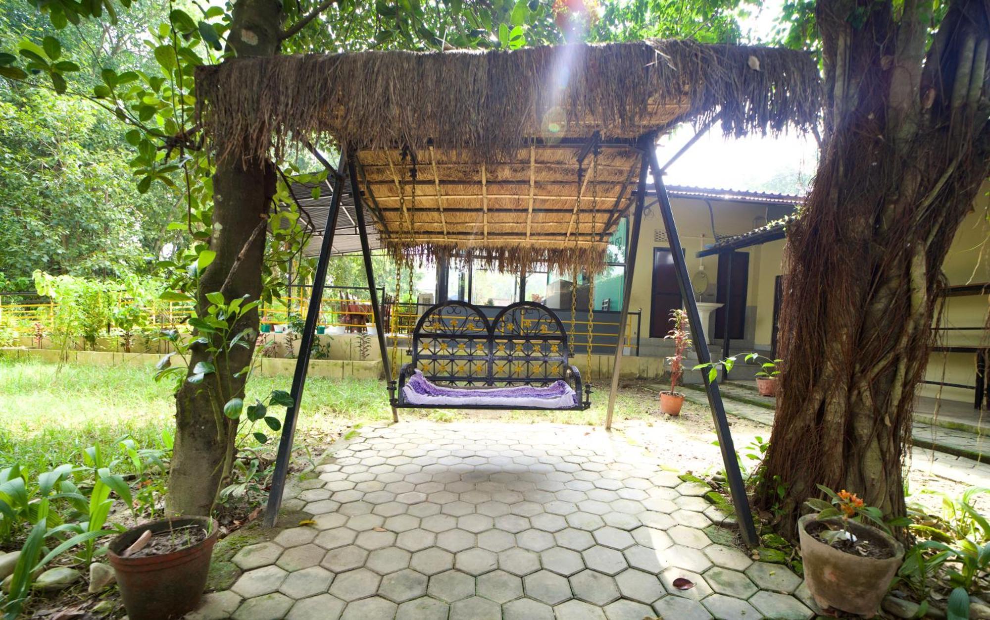 Chitwan Gaida Lodge - Animal Lovers & Birdwatchers Paradise Sauraha Ngoại thất bức ảnh