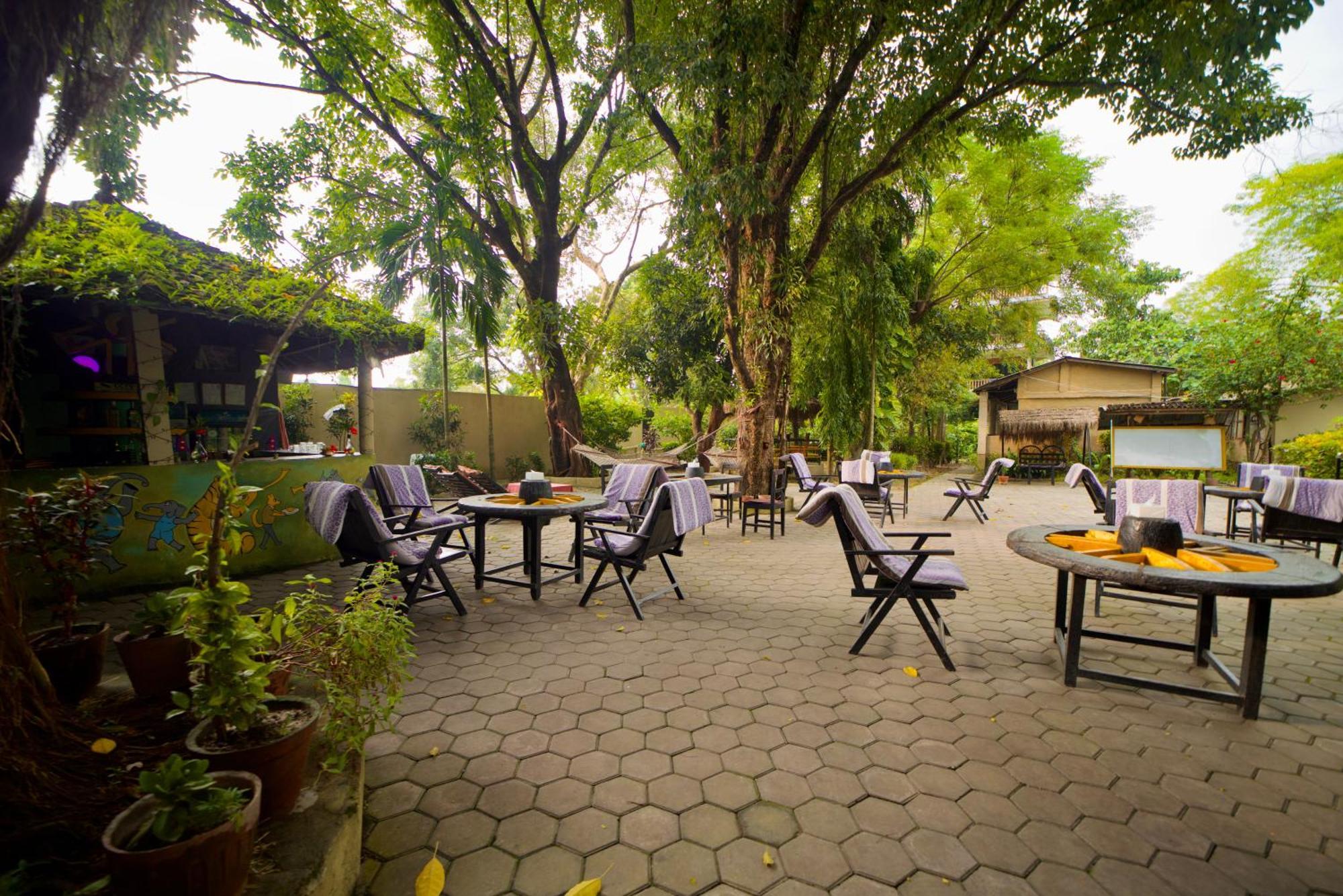 Chitwan Gaida Lodge - Animal Lovers & Birdwatchers Paradise Sauraha Ngoại thất bức ảnh