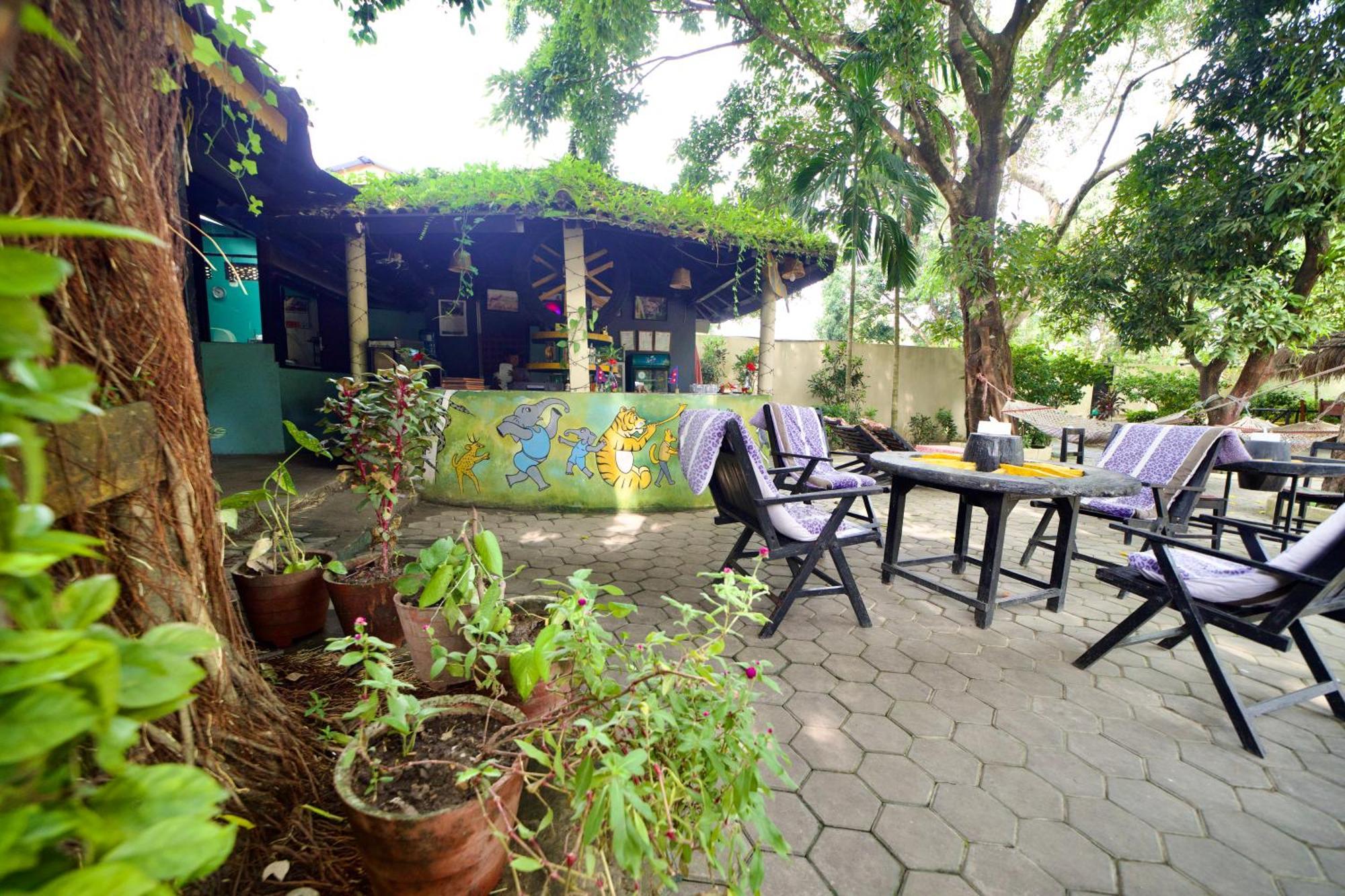 Chitwan Gaida Lodge - Animal Lovers & Birdwatchers Paradise Sauraha Ngoại thất bức ảnh